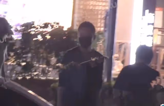 汪小菲與新歡外出聚餐,同回家心情好,曾直播痛哭稱前妻不讓見娃