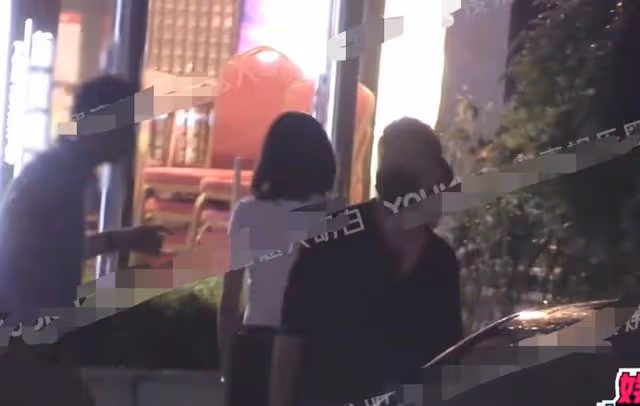 汪小菲與新歡外出聚餐,同回家心情好,曾直播痛哭稱前妻不讓見娃