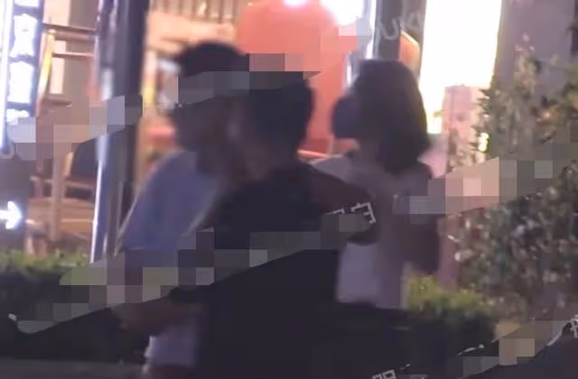 汪小菲與新歡外出聚餐,同回家心情好,曾直播痛哭稱前妻不讓見娃