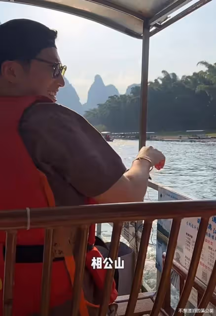 賭王千金何超蓮和男友游灕江，竇驍寵溺比心