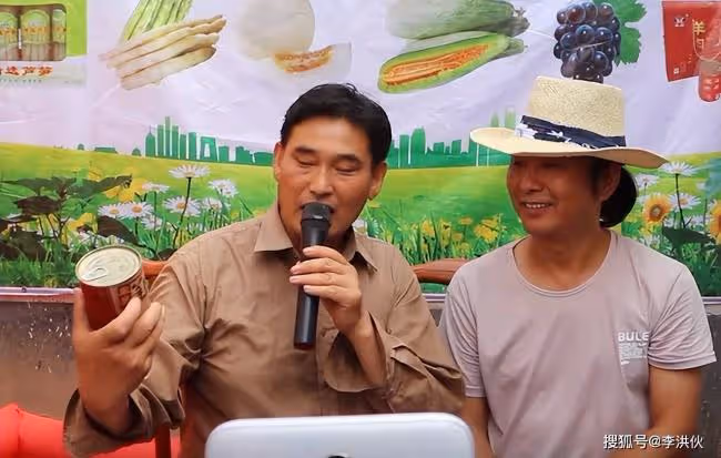 大衣哥缺錢娶兒媳?直播首秀十分鐘賣10萬袋大米