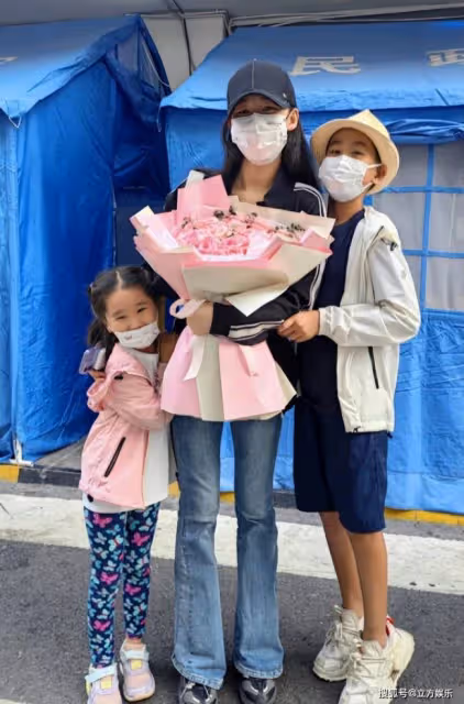 趙文卓一家5口現身 女兒身材似爸爸