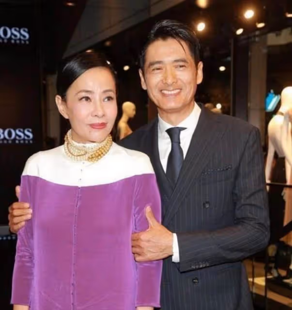 周潤發與妻子相處模式曝光,結婚34年恩愛如初,終身「為愛」選擇丁克:人心換人心