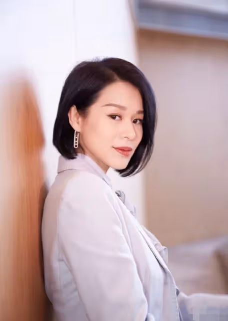 TVB10年出6個水後?蔡思貝緋聞多過作品,胡杏兒被吐槽妝容廉價劣質