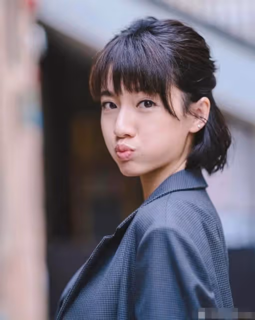 TVB10年出6個水後?蔡思貝緋聞多過作品,胡杏兒被吐槽妝容廉價劣質