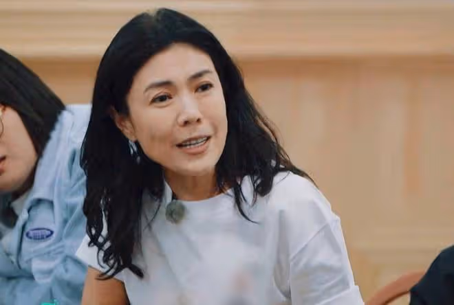 32歲影后曝節儉習慣引爭議!翻劇組垃圾桶撿剩盒飯,帶回家隔天吃