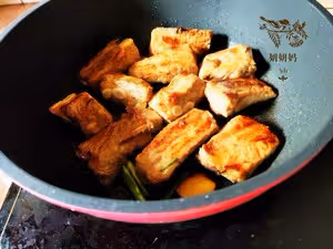 燜丨♨美味醬汁排骨😋