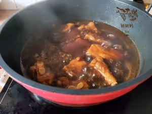 燜丨♨美味醬汁排骨😋
