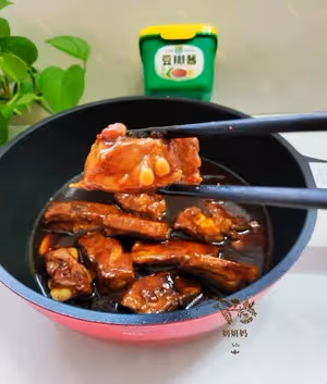 燜丨♨美味醬汁排骨😋