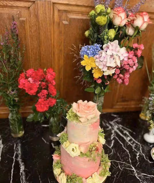 郭台銘和妻子慶祝結婚14周年,47歲妻子保養得當