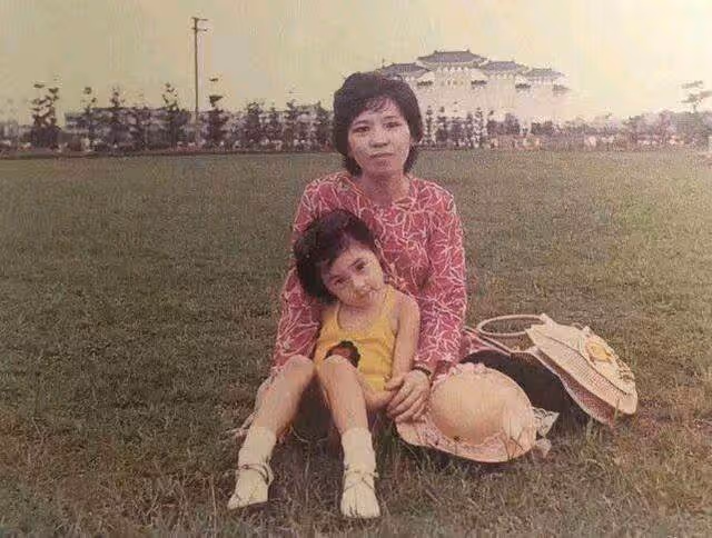 賈靜雯:親手拔掉父親的呼吸管 但「不後悔」!當年到底發生了什麼?
