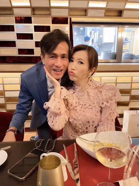 回台拍戲遇車禍！廖家儀「遭追撞車頭全毀」現場照曝光　急送醫「恐有腦震盪」家人憂曝：不敢告訴小孩
