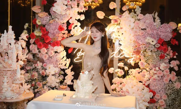 開出第二春?黃曉明「疑為新女友慶生」奢華派對曝光 「卡片署名露餡」網友炸鍋:不知哪裡比前妻好