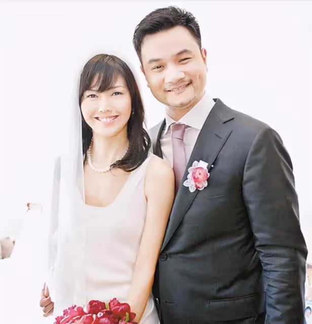 孫燕姿慶44歲生日,下嫁打工人11年生了兩個娃,如今歪頭捧花仍似少女
