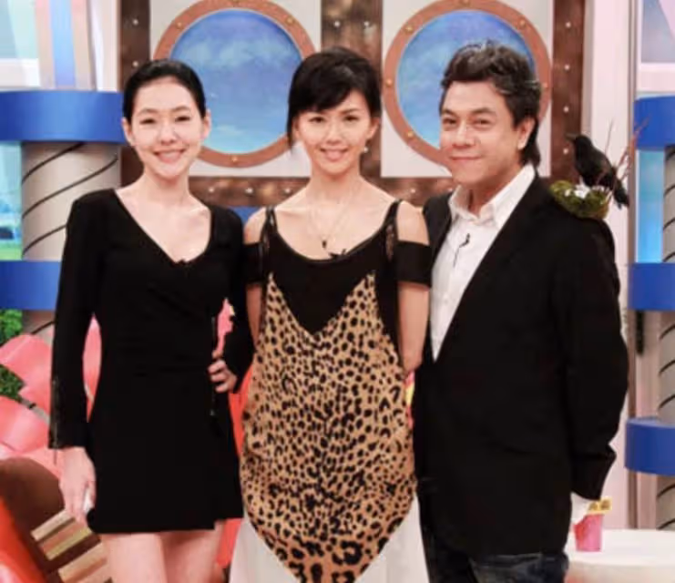 孫燕姿慶44歲生日,下嫁打工人11年生了兩個娃,如今歪頭捧花仍似少女