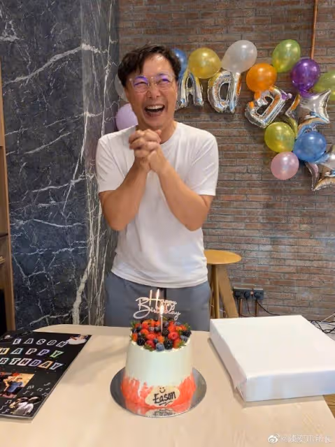 事隔一年再更新IG　陳奕迅半臉自拍賀48歲生日