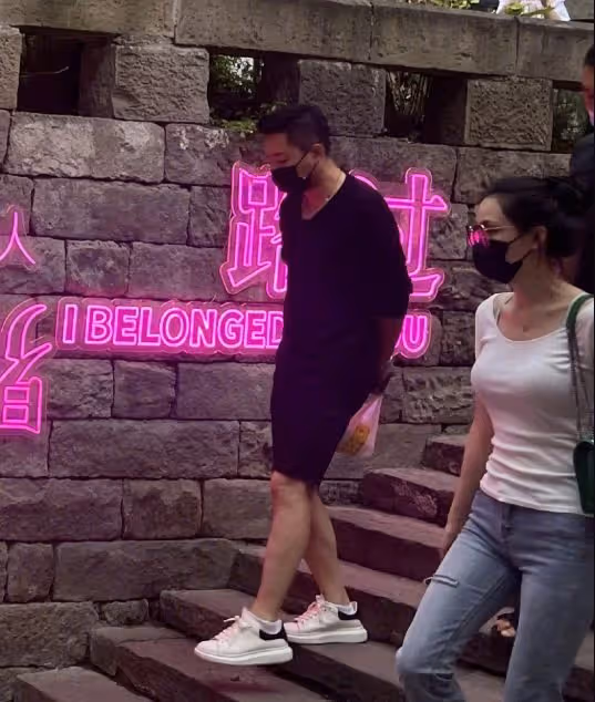 張穎穎守得雲開？與汪小菲正面十指緊扣照曝光