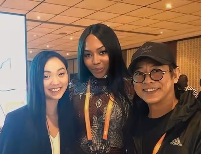 李連杰時隔一年半曬近照!一件衣服穿4年,與女兒旅遊狀態回春
