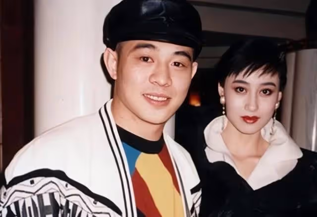 李連杰時隔一年半曬近照!一件衣服穿4年,與女兒旅遊狀態回春