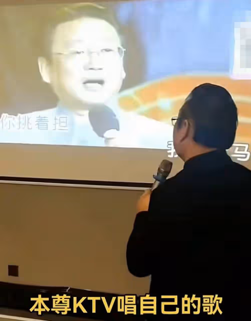 75歲蔣大為暴瘦快認不出!現身KTV穿戴奢侈品,再唱成名曲惹吐槽