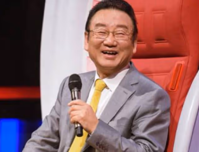 75歲蔣大為暴瘦快認不出!現身KTV穿戴奢侈品,再唱成名曲惹吐槽