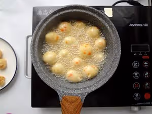 絕對秒殺飯店的番茄魚丸面（附魚丸做法）