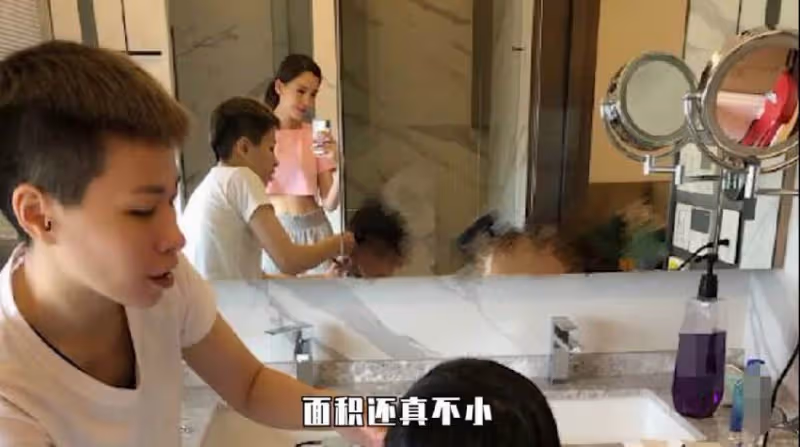 46歲林志穎4億豪宅內部曝光,包下頂層,客廳擺法拉利做裝飾,冰箱佔據整面牆,網友:有錢人的生活好誇張
