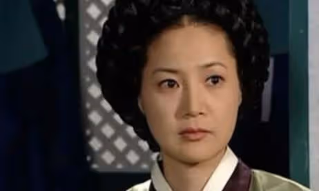 梁美京：憑藉《大長今》爆紅，因拍戲險些喪命，轉身嫁給救命恩人