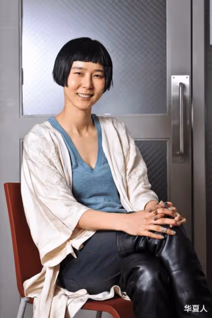 韓網熱議！金娜英前夫被收繳200億韓元家產，和畫家結婚隱居濟州島