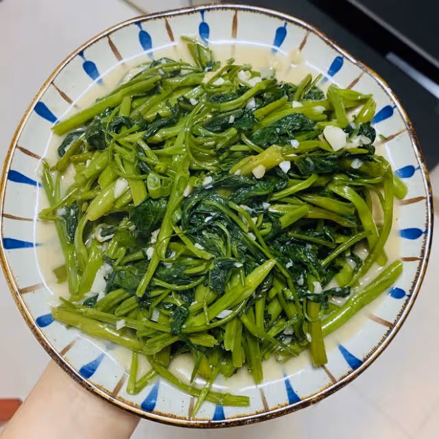 不用放鹽的腐乳炒通菜！！清脆爽口超好吃！