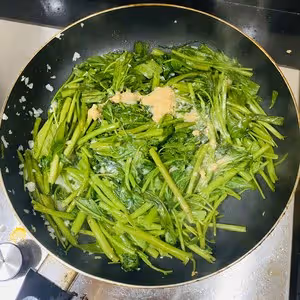 不用放鹽的腐乳炒通菜！！清脆爽口超好吃！