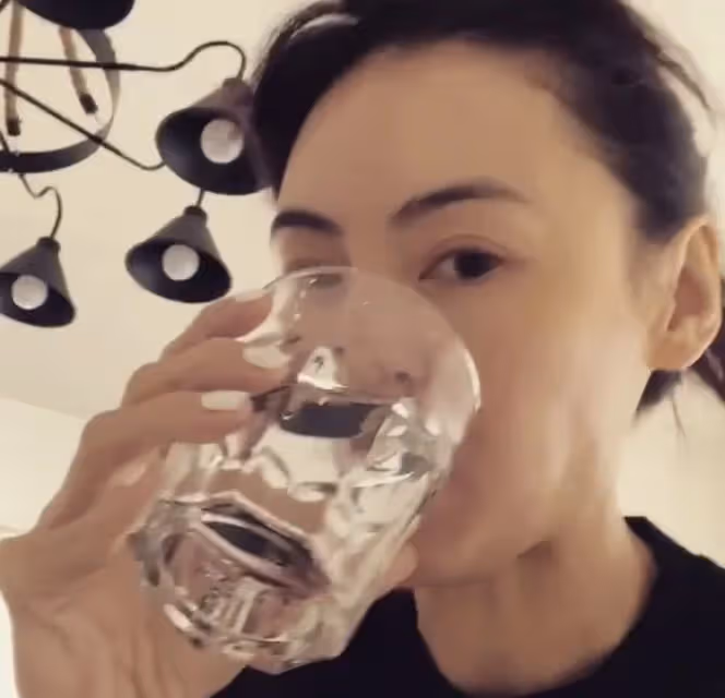 張柏芝關掉濾鏡，關掉美顏，瞬間露出真顏  網友：讓我冷靜一下！