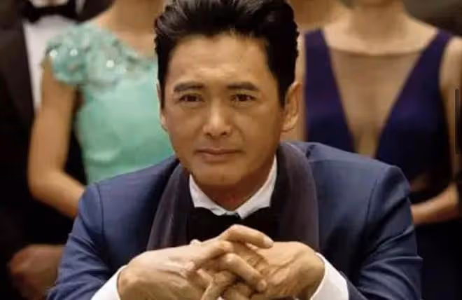 周潤發受高人啟發捐出數十億財產,微笑承認此事,他生活很節儉