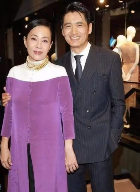 周潤發受高人啟發捐出數十億財產,微笑承認此事,他生活很節儉