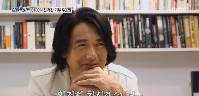 周潤發受高人啟發捐出數十億財產,微笑承認此事,他生活很節儉