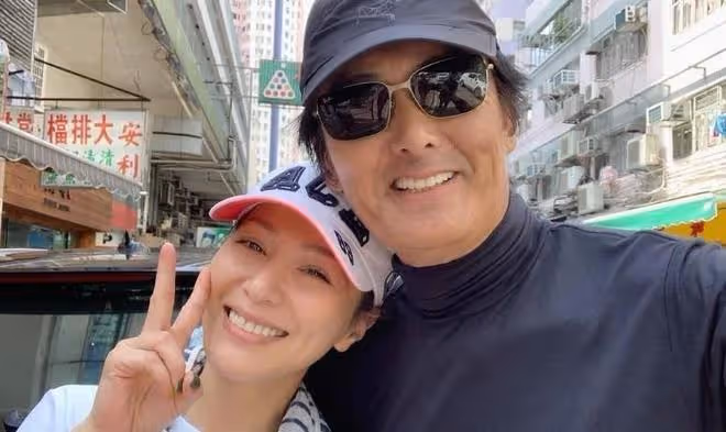 周潤發受高人啟發捐出數十億財產,微笑承認此事,他生活很節儉
