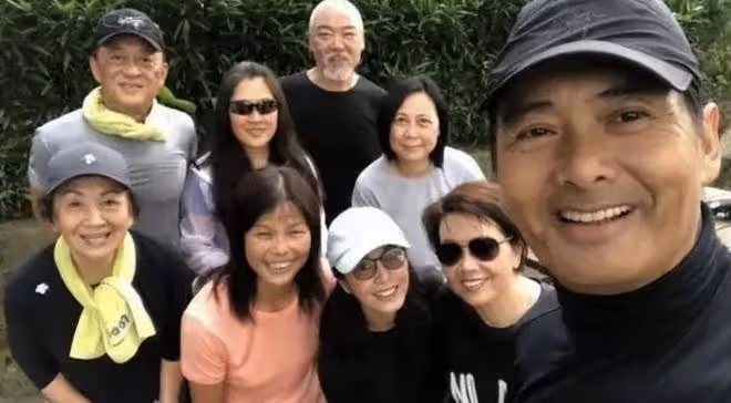 周潤發受高人啟發捐出數十億財產,微笑承認此事,他生活很節儉