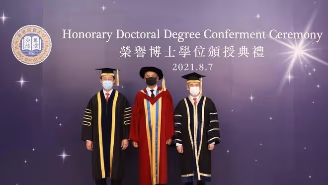 周潤發受高人啟發捐出數十億財產,微笑承認此事,他生活很節儉
