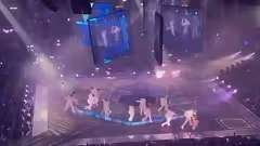 Mirror演唱會連生意外,空中大螢幕掉落,2人已送醫院急救!