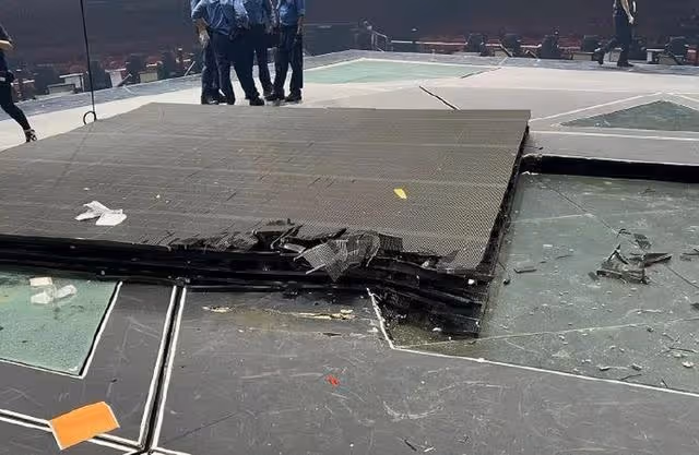 香港頂流男團演唱會發生重大事故!兩位舞者被砸傷,一人傷勢嚴重