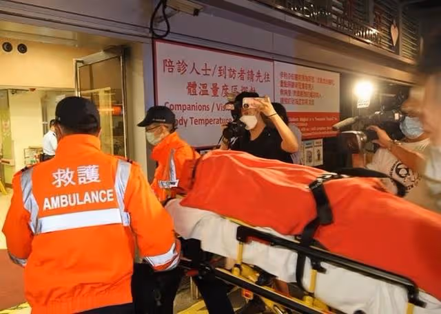 香港頂流男團演唱會發生重大事故!兩位舞者被砸傷,一人傷勢嚴重