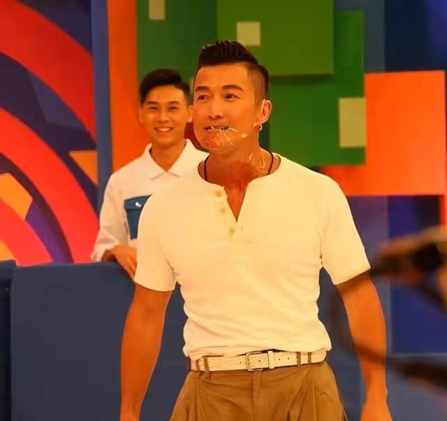 突發!TVB知名男星宣告確診,錄製綜藝全程未戴口罩人人自危