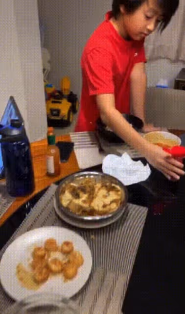 張柏芝二兒子「逆襲式」長大!「神仙顏值」吸引大批粉絲,越來越像爸爸謝霆鋒