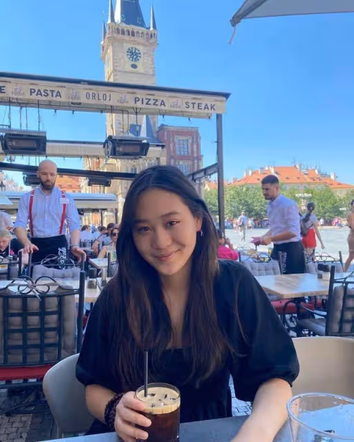 李連杰攜家人歐洲靜修!身形消瘦狀態回春,小女兒身材火辣顏值高