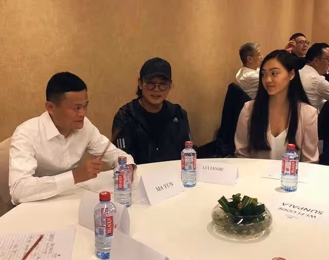 李連杰攜家人歐洲靜修!身形消瘦狀態回春,小女兒身材火辣顏值高