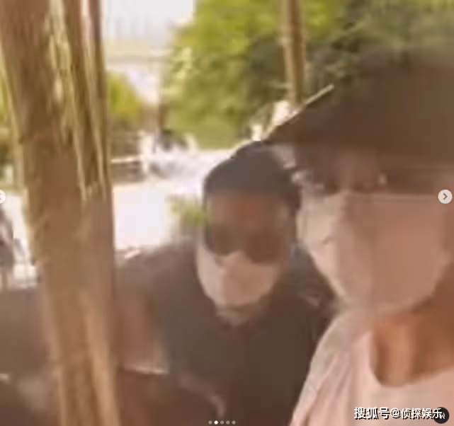 熊黛林夫婦帶雙胞胎女兒出遊,超模腿搶鏡