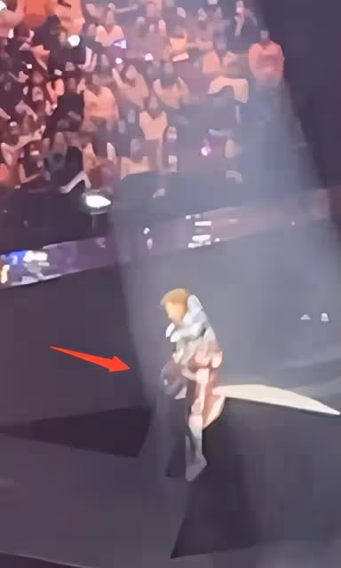 知名男團演唱會突發事故！巨型螢幕掉落砸傷多人，眾星發文求平安