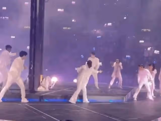 知名男團演唱會突發事故！巨型螢幕掉落砸傷多人，眾星發文求平安