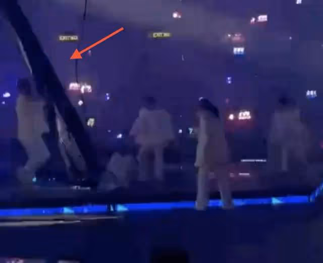 知名男團演唱會突發事故！巨型螢幕掉落砸傷多人，眾星發文求平安