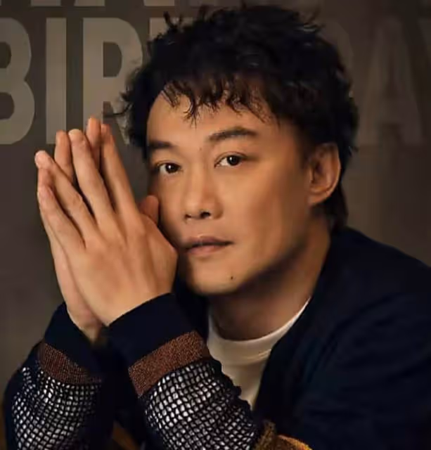 知名男團演唱會突發事故！巨型螢幕掉落砸傷多人，眾星發文求平安